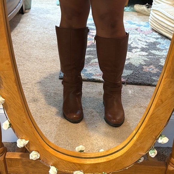 Boots - Picture 6 of 8